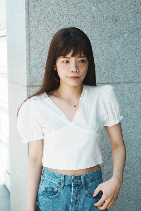 浪漫度假 V領蕾絲上衣 