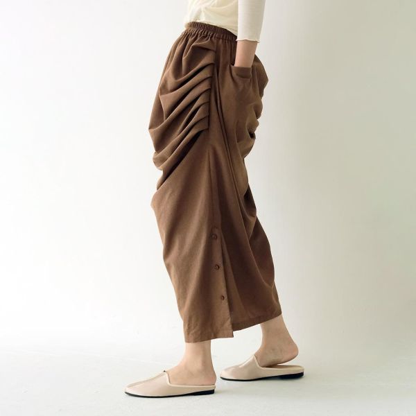 川衣 WEAR BEING｜垂墜不對稱弧型裙(褐) 
