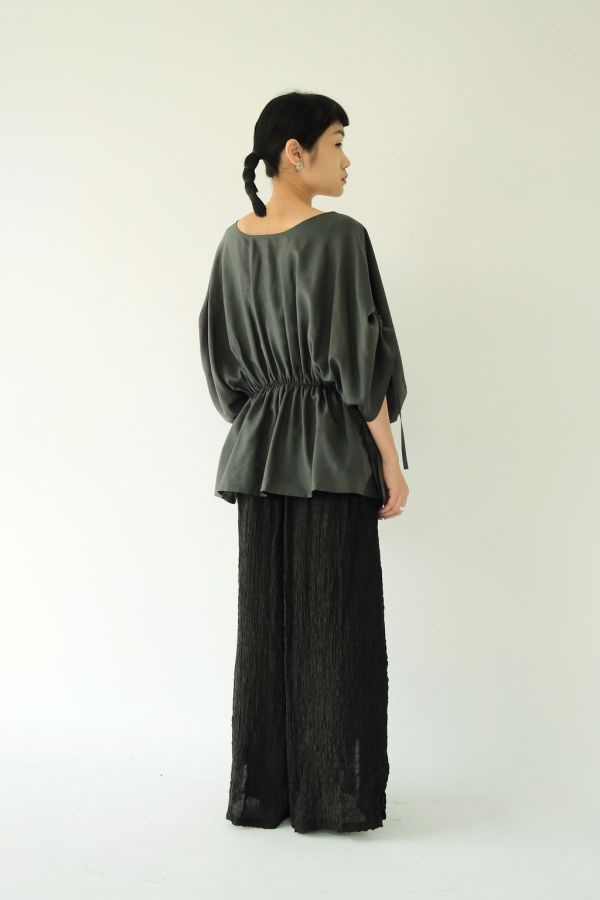 川衣 WEAR BEING｜牧服者 蠶絲V領抽繩縮腰上衣 