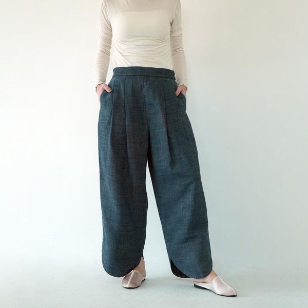 川衣 WEAR BEING｜寬版對褶下弧型長褲(單寧藍) 