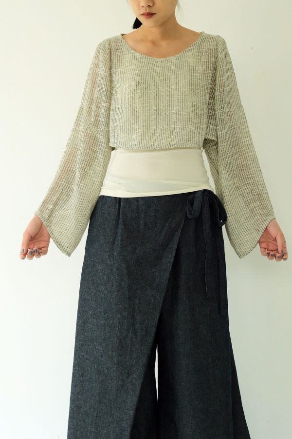 川衣 WEAR BEING｜牧服者 短版袖口弧型剪裁絲棉上衣 