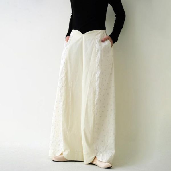 川衣 WEAR BEING｜拼接弧型寬版葉形褲(米白棉X刺繡絲) 