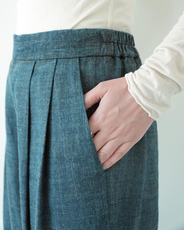 川衣 WEAR BEING｜寬版對褶下弧型長褲(單寧藍) 