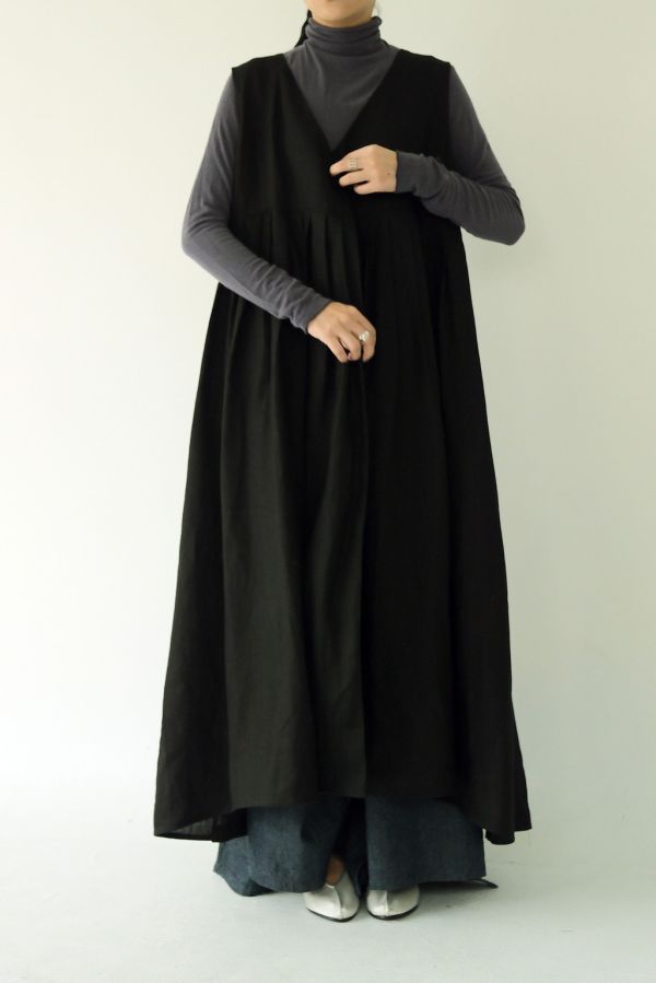 川衣 WEAR BEING｜牧服者 V領百摺背心長洋裝 黑 