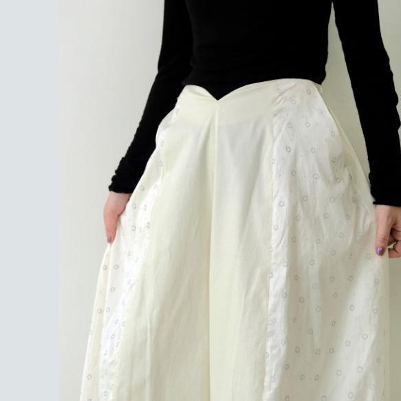 川衣 WEAR BEING｜拼接弧型寬版葉形褲(米白棉X刺繡絲) 