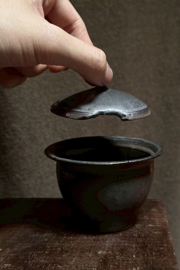 望氣｜銀黑釉蓋杯 