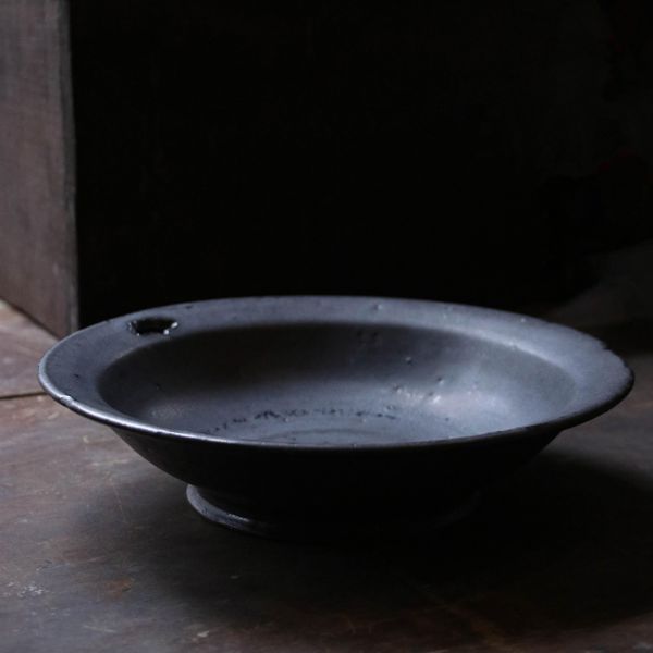 望氣｜銀黑釉大盤 