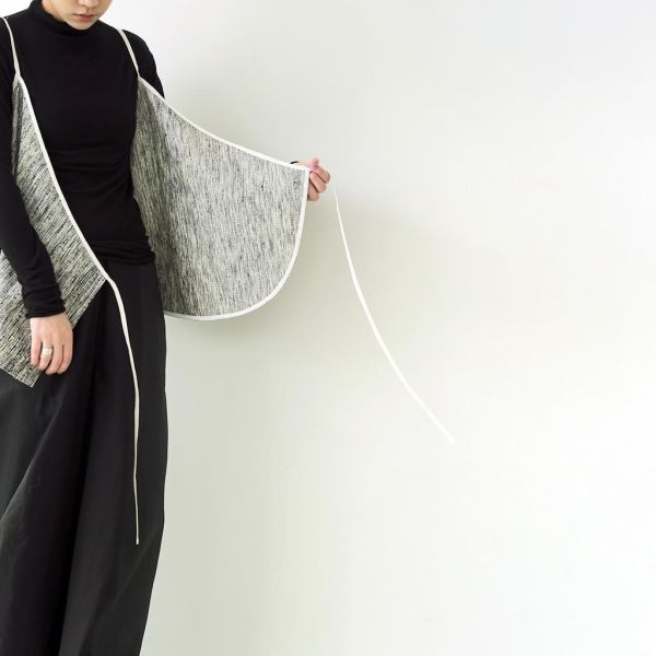 川衣 WEAR BEING｜細肩帶交襟背心 