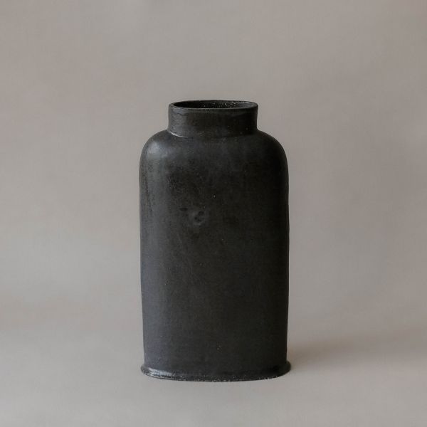 Ernst Memorial Hall | Ironware | 扁狀直筒花器 