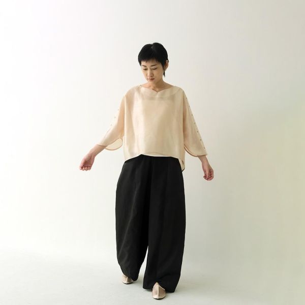 川衣 WEAR BEING｜平領拼接切袖寬版上衣(米膚) 