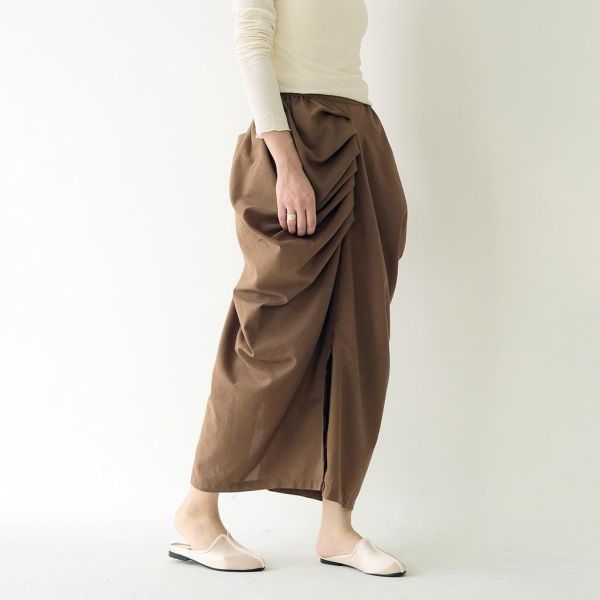 川衣 WEAR BEING｜垂墜不對稱弧型裙(褐) 