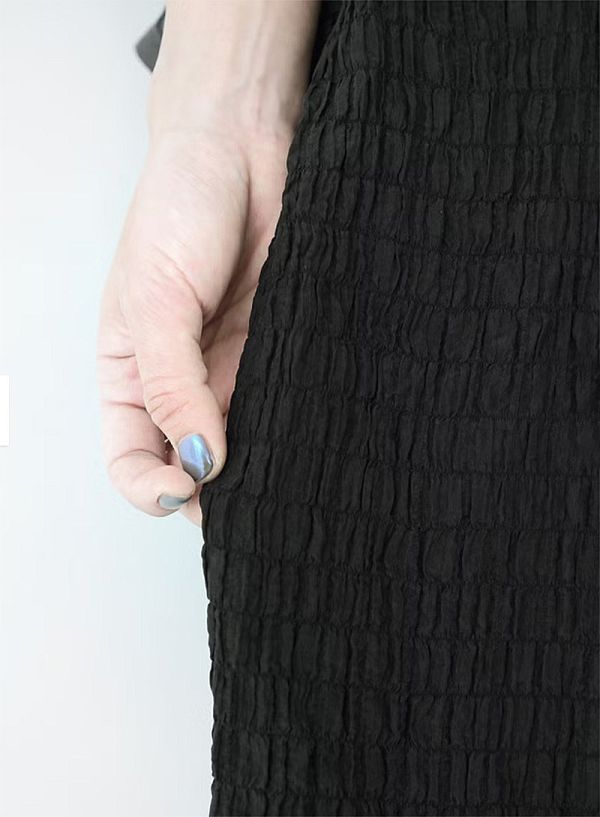 川衣 WEAR BEING|蠶絲前開衩寬褲 皺摺黑