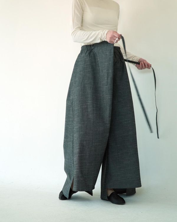 川衣 WEAR BEING｜前片綁帶開衩前短後長寬褲 