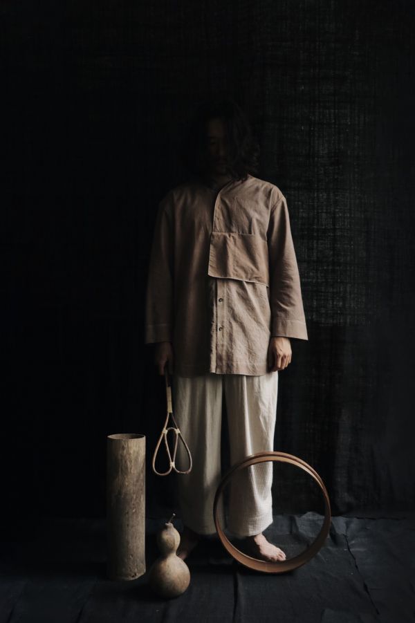 HERMIT_XIU｜不對稱領拼接植染上衣 