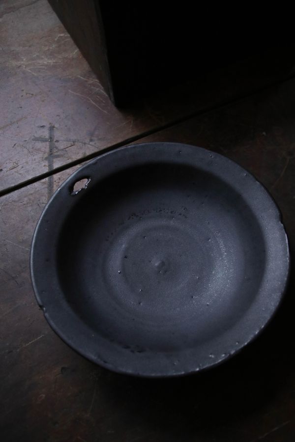 望氣｜銀黑釉大盤 