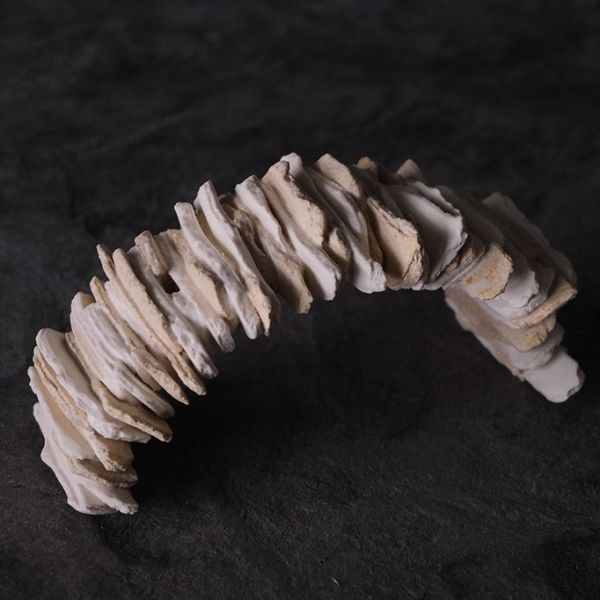 王瑞竺｜土之層｜花器 A (抿白石 M) 