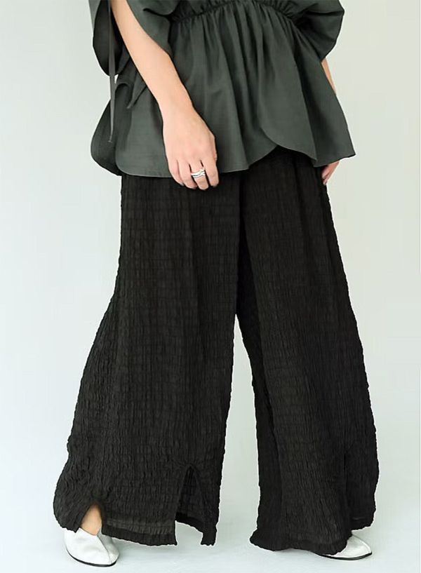 川衣 WEAR BEING|蠶絲前開衩寬褲 皺摺黑