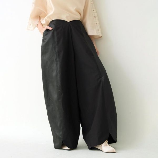 川衣 WEAR BEING｜拼接弧型寬版葉形褲(黑) 