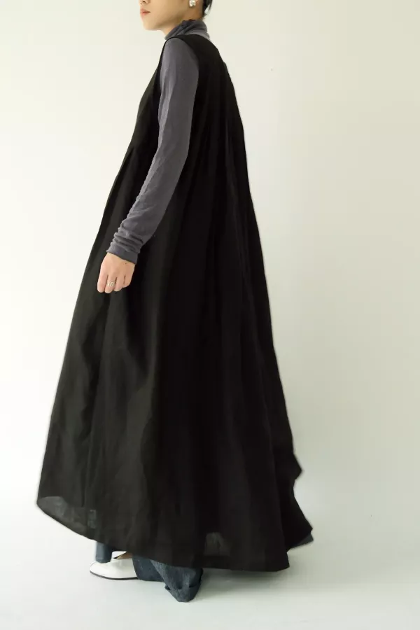 川衣 WEAR BEING｜牧服者V領百摺背心長洋裝黑 