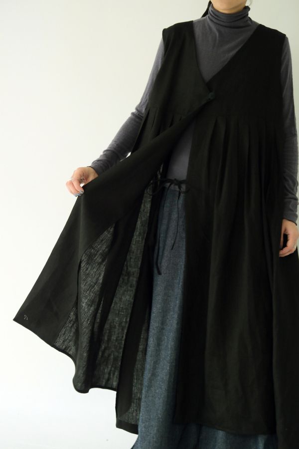 川衣 WEAR BEING｜牧服者 V領百摺背心長洋裝 黑 