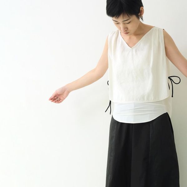 川衣 WEAR BEING｜前短後長絲質拼接背心 