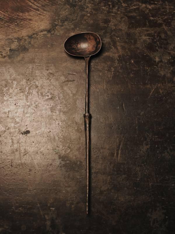 隙裏有光｜針柄橫卵橢圓匙 