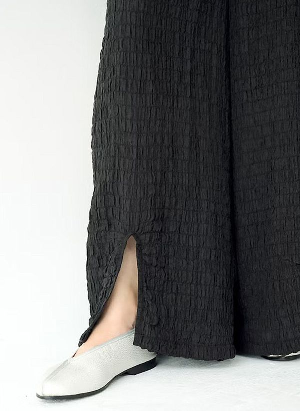 川衣 WEAR BEING|蠶絲前開衩寬褲 皺摺黑