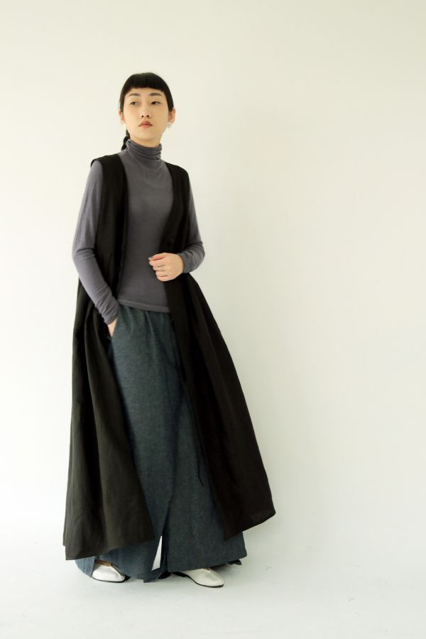 川衣 WEAR BEING｜牧服者 V領百摺背心長洋裝 黑 