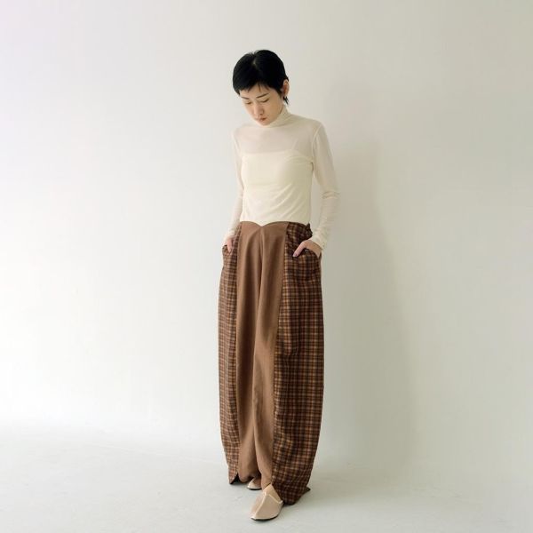 川衣 WEAR BEING｜拼接弧型寬版葉形褲(咖) 