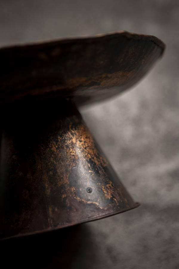 隙裏有光｜紅銅高台 18cm 