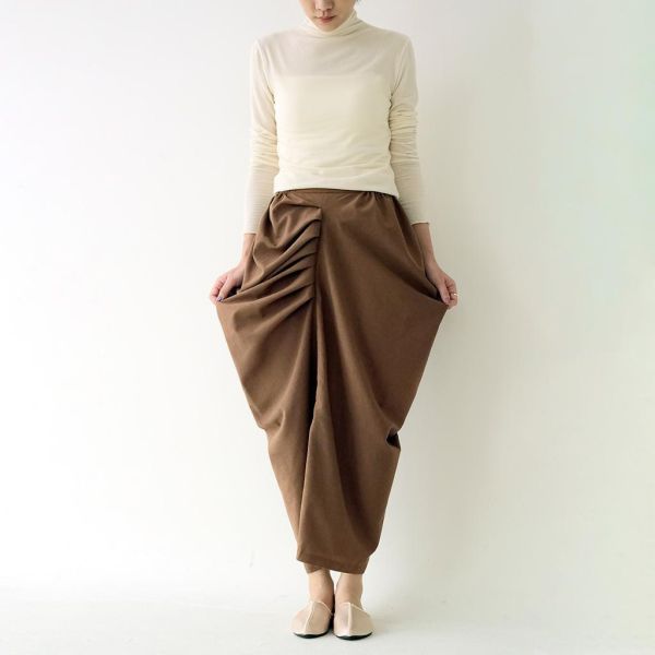 川衣 WEAR BEING｜垂墜不對稱弧型裙(褐) 