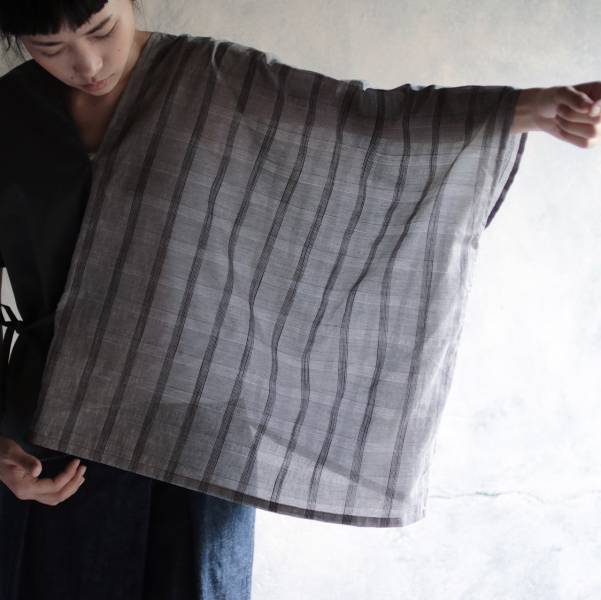 川衣 WEAR BEING｜不對稱V領綁帶上衣 (二色) 