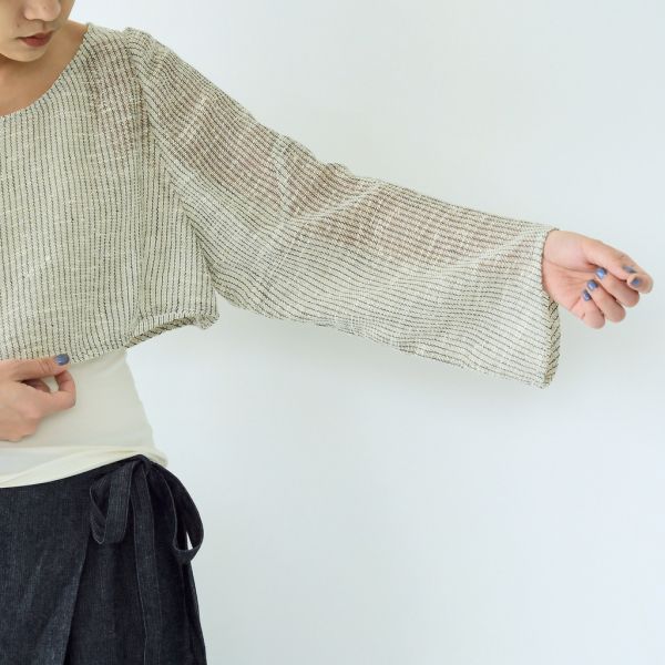川衣 WEAR BEING｜牧服者 短版袖口弧型剪裁絲棉上衣 