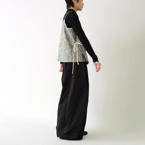 川衣 WEAR BEING｜細肩帶交襟背心 