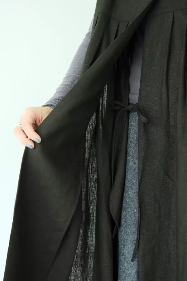 川衣 WEAR BEING｜牧服者V領百摺背心長洋裝黑 