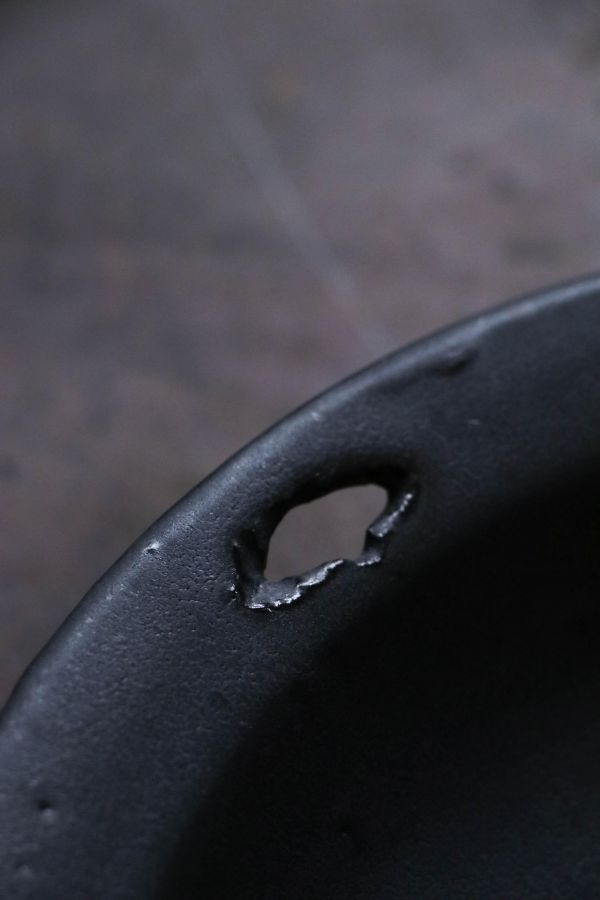 望氣｜銀黑釉大盤 