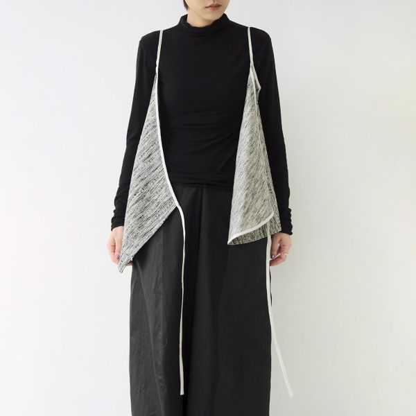 川衣 WEAR BEING｜細肩帶交襟背心 