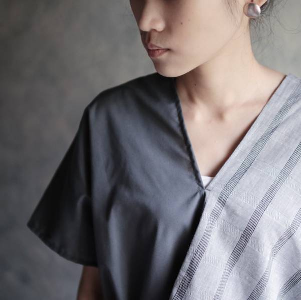 川衣 WEAR BEING｜不對稱V領綁帶上衣 (二色) 