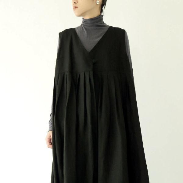 川衣 WEAR BEING｜牧服者V領百摺背心長洋裝黑 