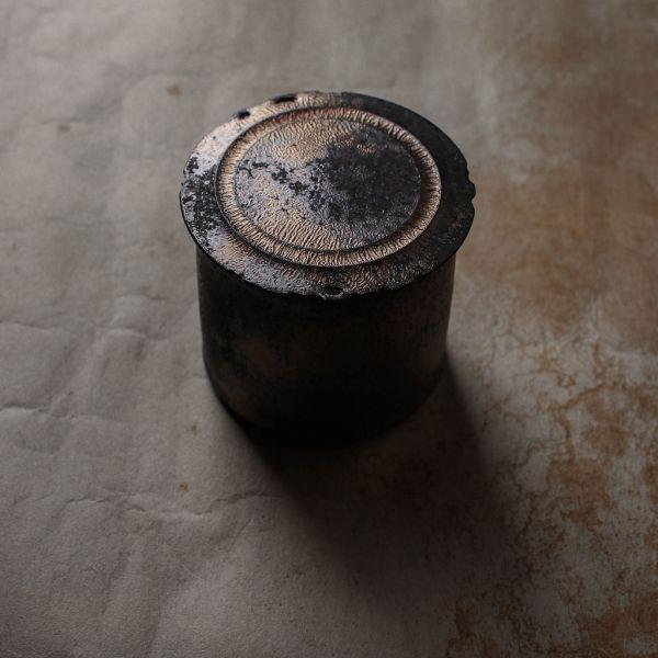 康嘉良｜墨金_小茶罐 D 