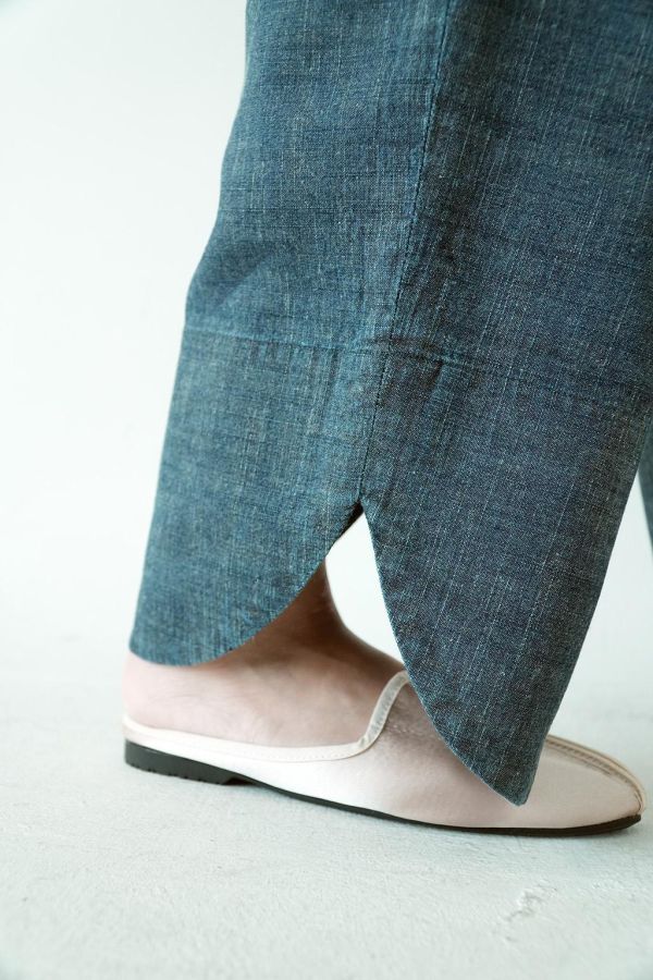 川衣 WEAR BEING｜寬版對褶下弧型長褲(單寧藍) 