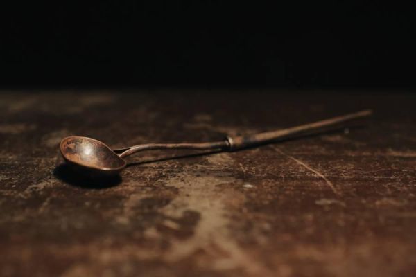 隙裏有光｜針柄橫卵橢圓匙 