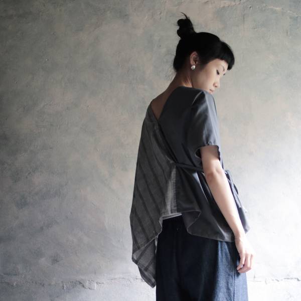 川衣 WEAR BEING｜不對稱V領綁帶上衣 (二色) 