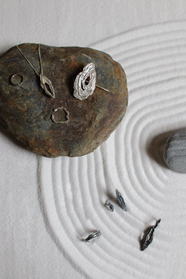 WHi Studio｜沉積 Sedimentary｜巒｜山形開口戒（純銀染黑） 