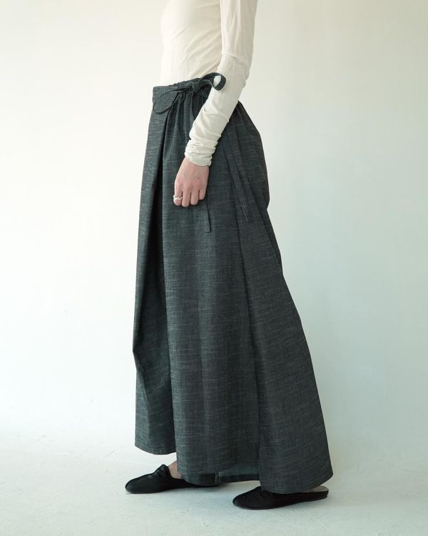 川衣 WEAR BEING｜前片綁帶開衩前短後長寬褲 