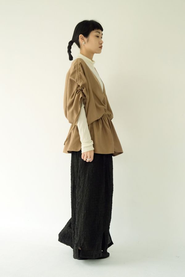 川衣 WEAR BEING｜牧服者 蠶絲V領抽繩縮腰上衣 