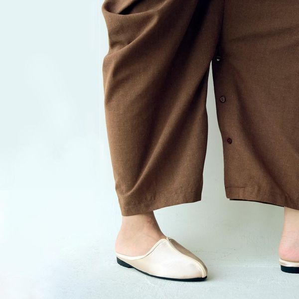 川衣 WEAR BEING｜垂墜不對稱弧型裙(褐) 