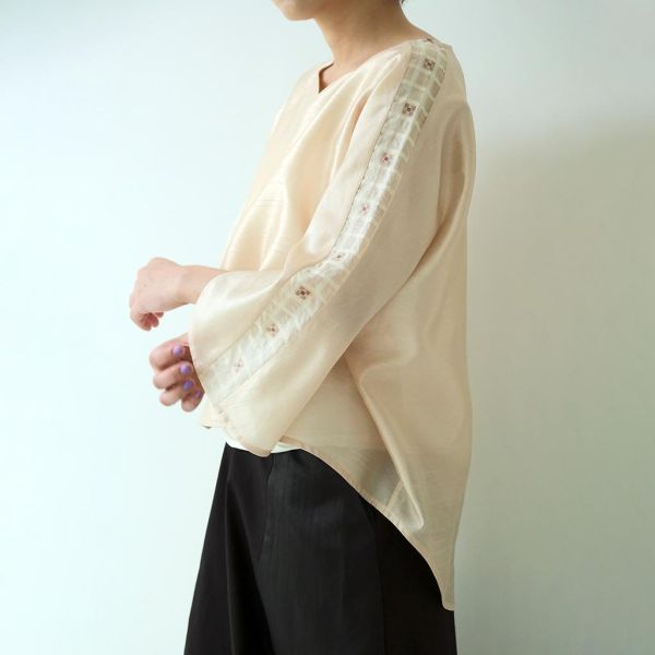川衣 WEAR BEING｜平領拼接切袖寬版上衣(米膚) 