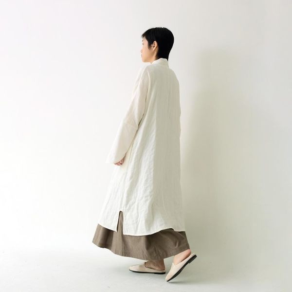 川衣 WEAR BEING｜開筋落肩陶釦長袍外套 (米白) 