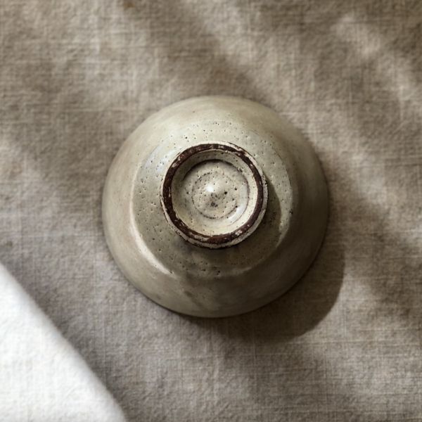 粉引萩系茶碗 粉引茶碗, 灰釉茶碗, 日本茶碗, 民藝風, 萩燒, 粉引萩, 唐津粉引, 手作陶碗, 茶道具, 侘寂, 茶碗收藏, 一番茶棧